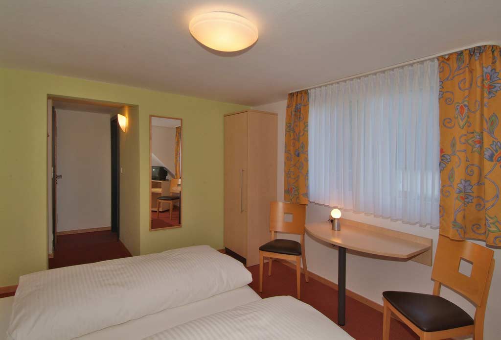 Ansicht-Gaesteraum-Hotel-Haus-am-Berg-Trier-3.jpg